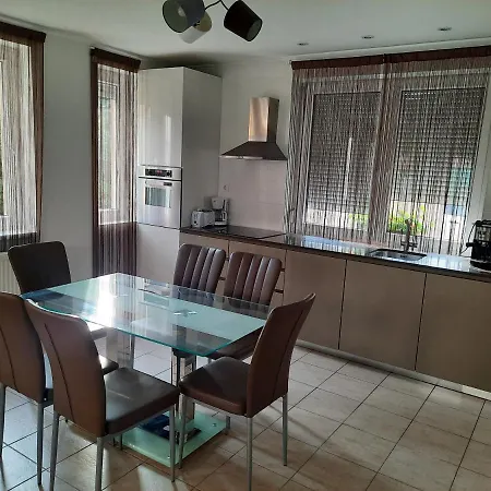 Balatinus Apartmanhaz Шиофок