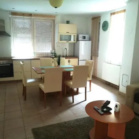 Balatinus Apartmanhaz Διαμέρισμα Σίοφοκ