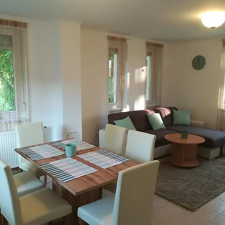 Balatinus Apartmanhaz Σίοφοκ
