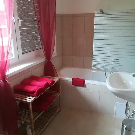 Balatinus Apartmanhaz *